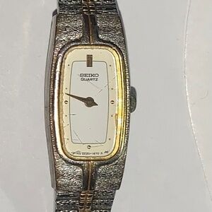 Vintage Seiko Gold Tone Ladies Dress Watch 1992 2E20-6319